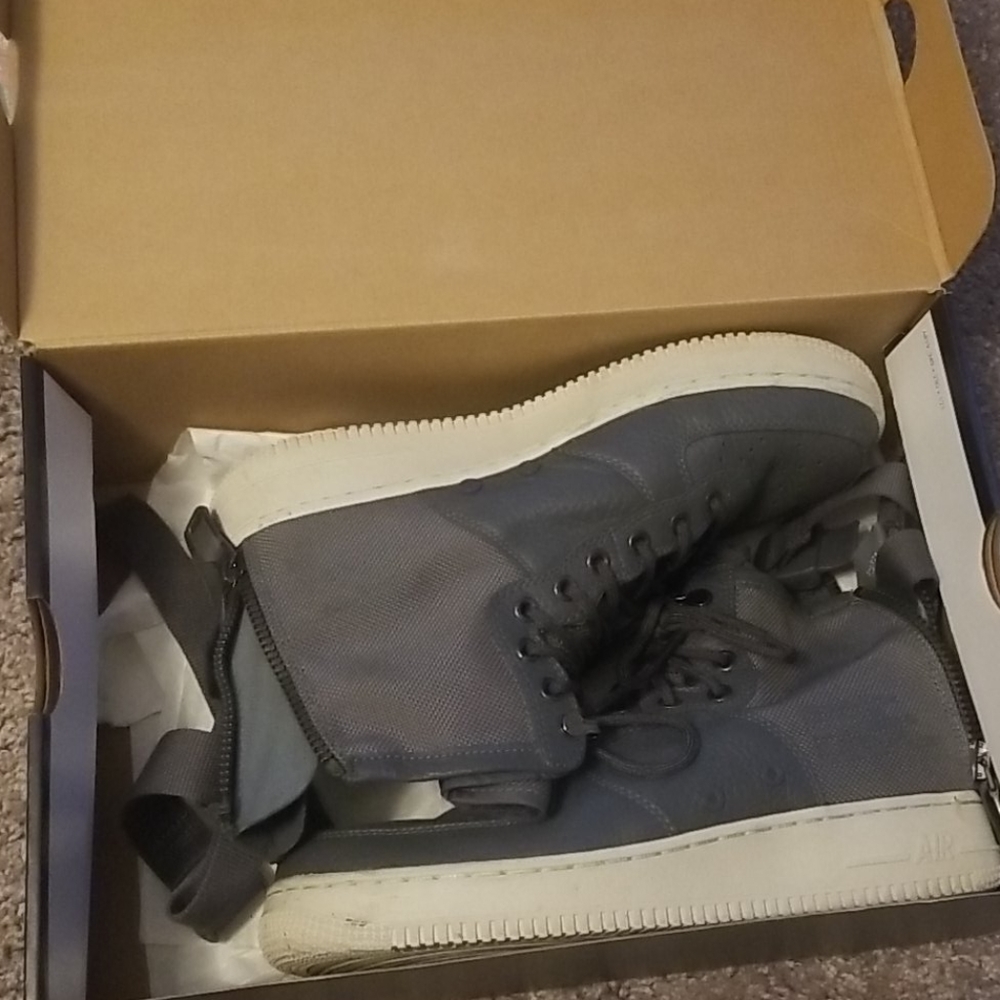 Nike air force mid